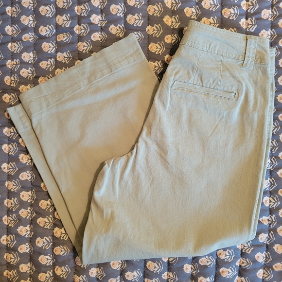 A New Day sage green wide leg cropped pants - Picture 1 of 10